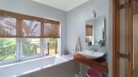 Main Bathroom - 7 square meters of property in Bulwer (Dbn)