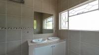 Main Bathroom - 10 square meters of property in Linden