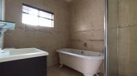 Bathroom 1 - 7 square meters of property in Linden