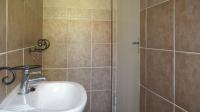 Guest Toilet - 2 square meters of property in Beverley