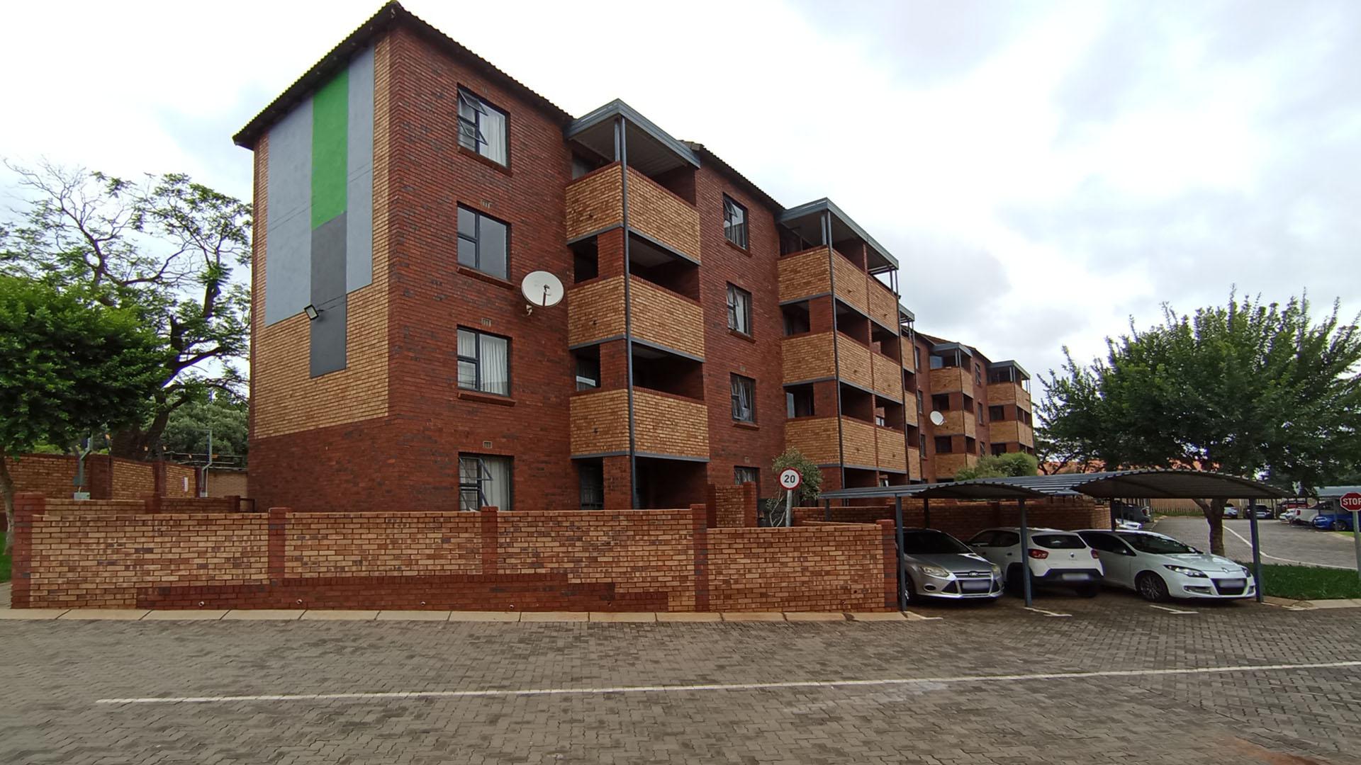 Front View of property in La Montagne