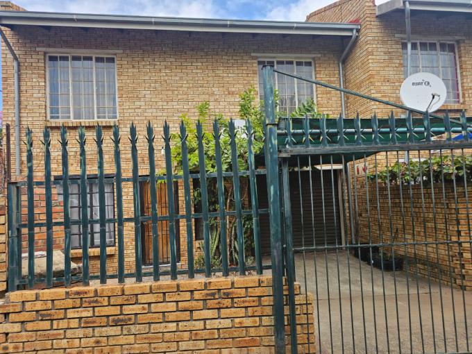 3 Bedroom Simplex for Sale For Sale in Rustenburg - MR641824