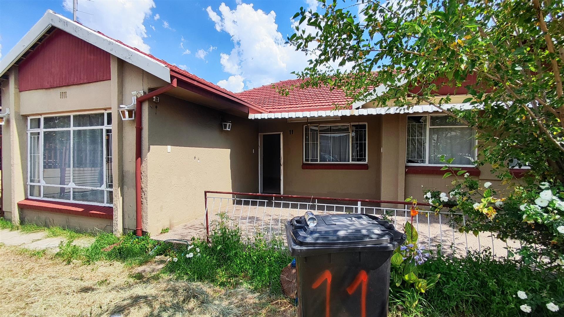 Front View of property in New Redruth