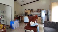 Lounges - 14 square meters of property in Dorandia