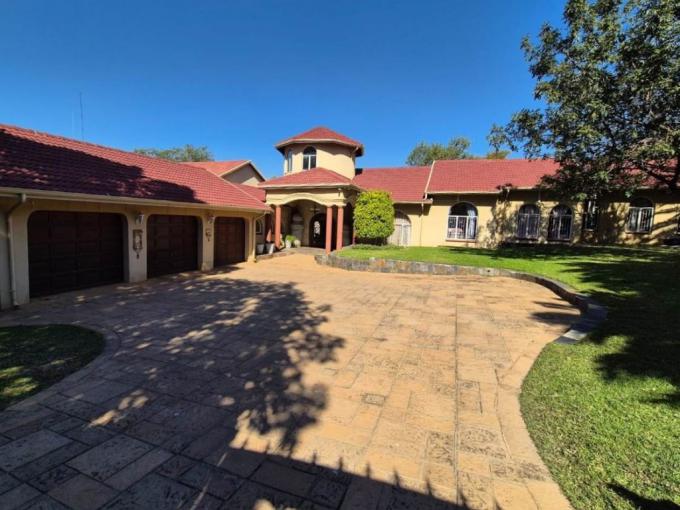 8 Bedroom House for Sale For Sale in Safarituine - MR641922