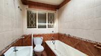 Bathroom 3+ - 18 square meters of property in Verwoerdpark