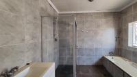 Bathroom 3+ - 18 square meters of property in Verwoerdpark