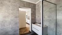 Bathroom 3+ - 18 square meters of property in Verwoerdpark