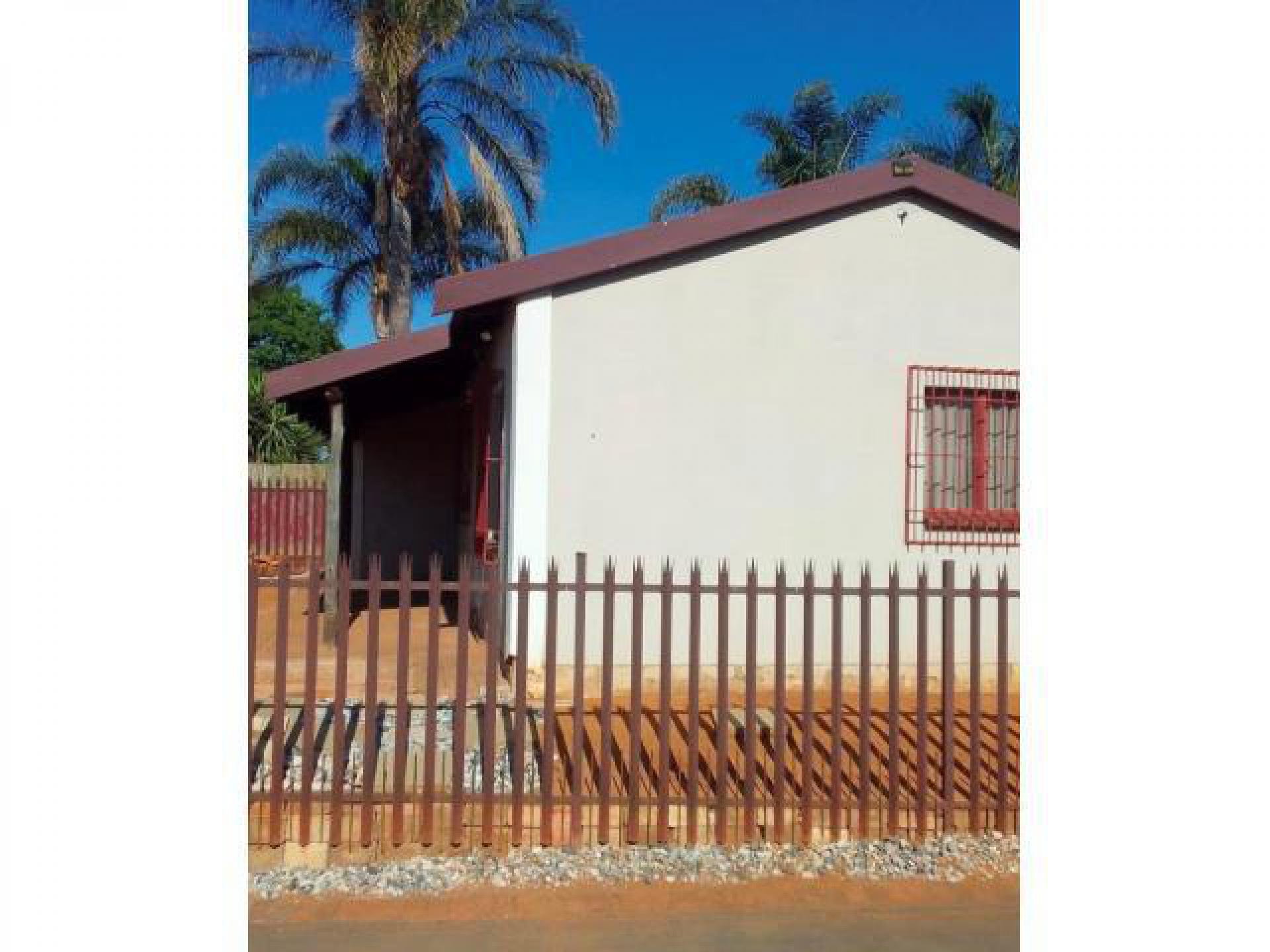 Front View of property in Krugersdorp