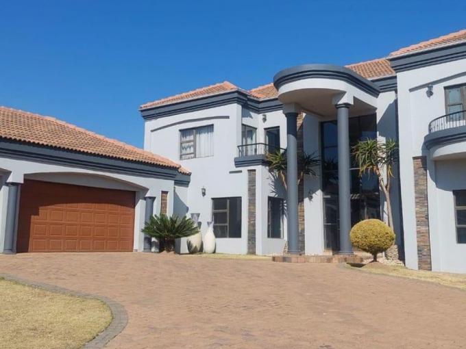 6 Bedroom House to Rent in Blue Valley Golf Estate - Property to rent - MR642092