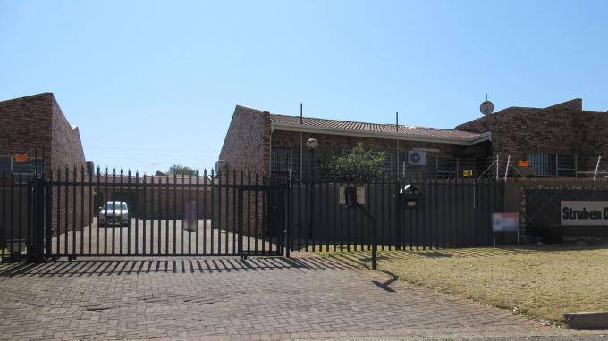 3 Bedroom Sectional Title for Sale For Sale in Rant-En-Dal - Private Sale - MR642111