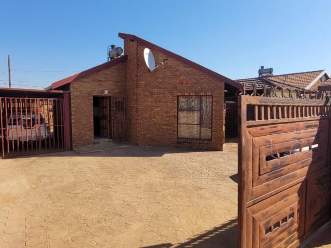 2 Bedroom House for Sale For Sale in Soshanguve - MR642206