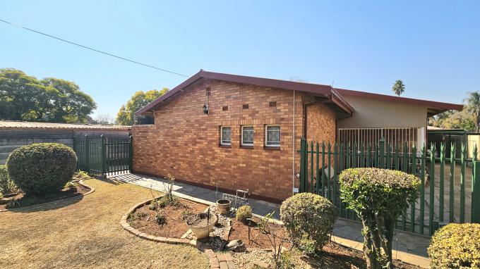 2 Bedroom House for Sale For Sale in Pretoria North - MR642225