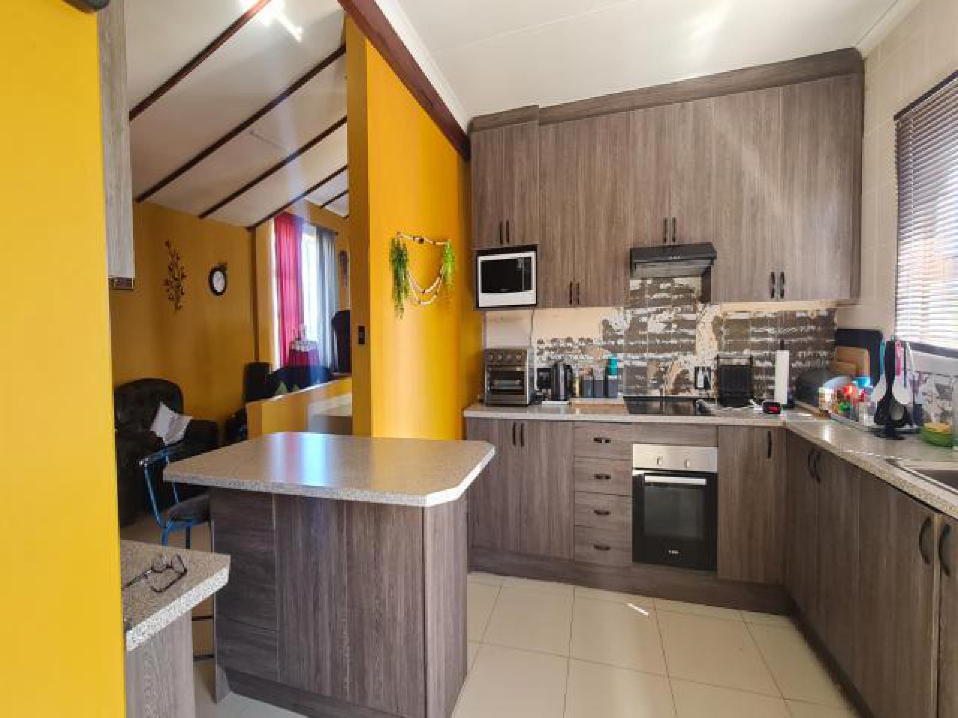 Kitchen of property in Rowallan Park