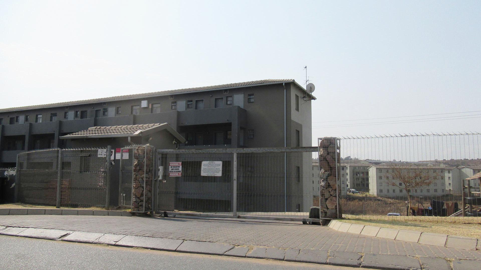 Front View of property in Fleurhof