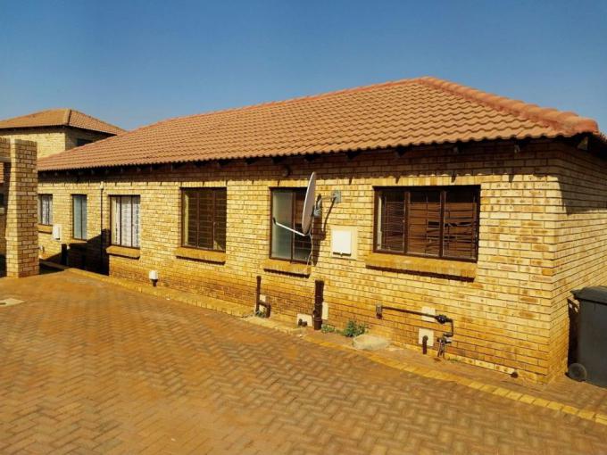 2 Bedroom Simplex for Sale For Sale in Witpoortjie - MR642383