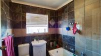 Bathroom 1 - 4 square meters of property in Boksburg