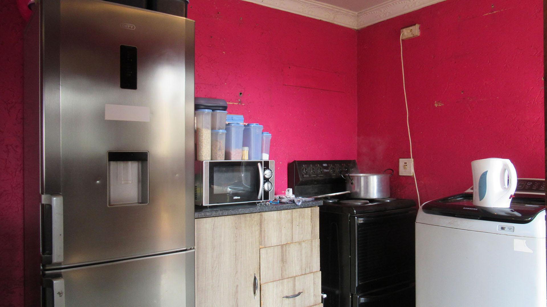 Kitchen - 8 square meters of property in Glen Ridge (Gauteng - West)