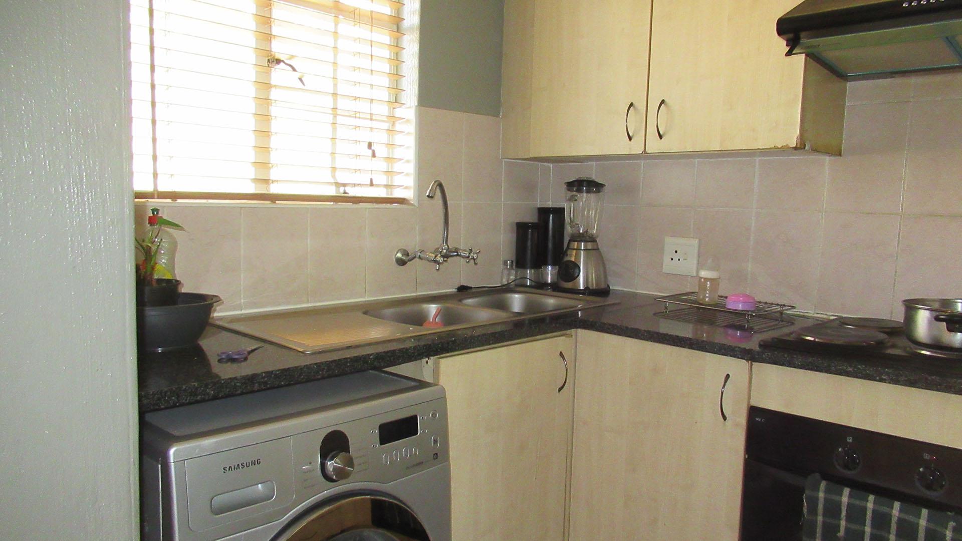 Kitchen - 7 square meters of property in Wilgeheuwel 