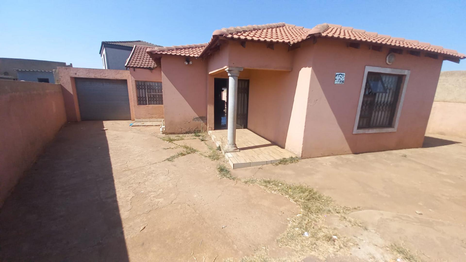 Front View of property in Katlehong