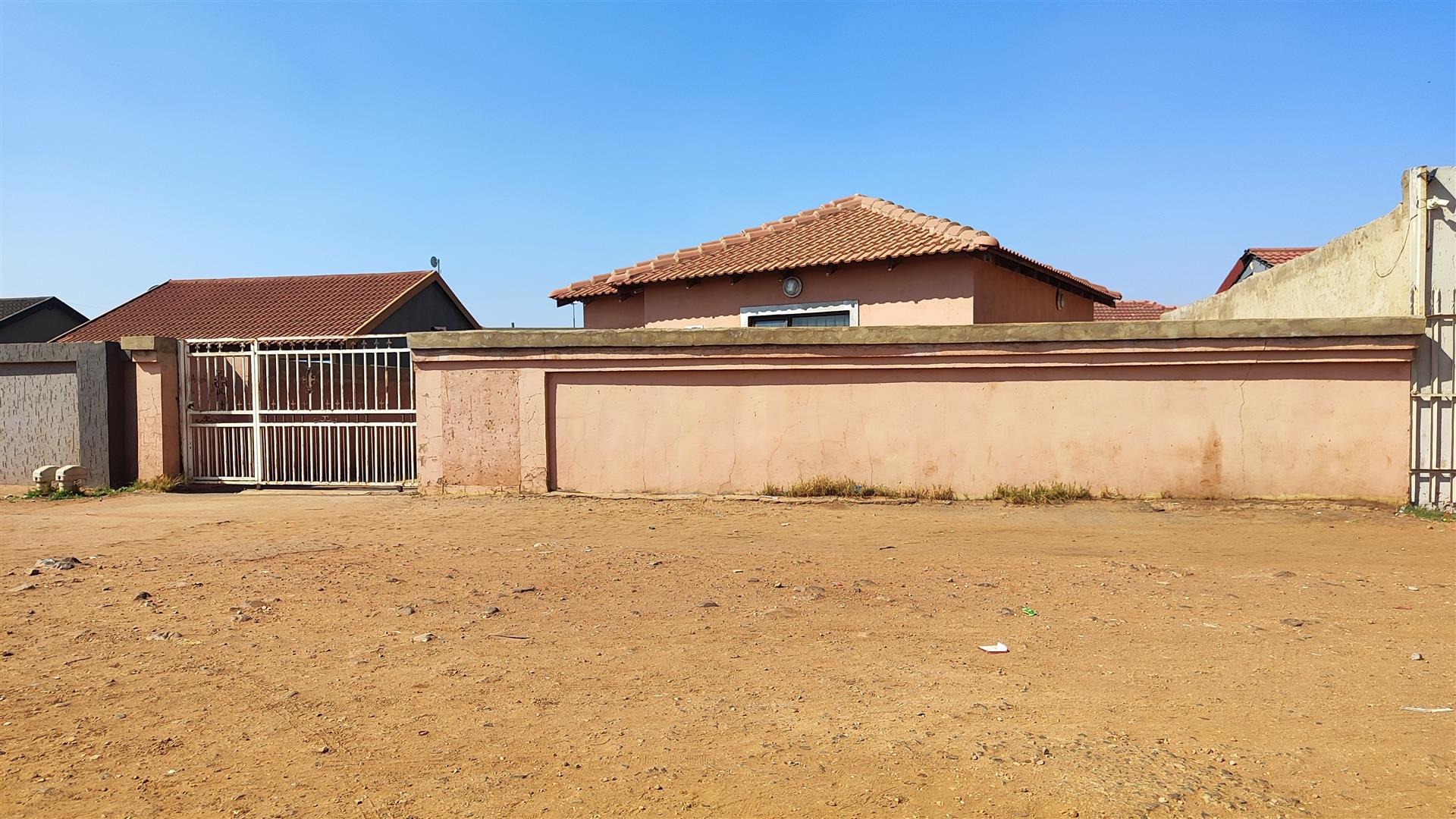 Front View of property in Katlehong