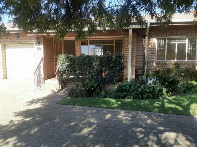 2 Bedroom Simplex for Sale For Sale in Middelburg - MP - MR642612