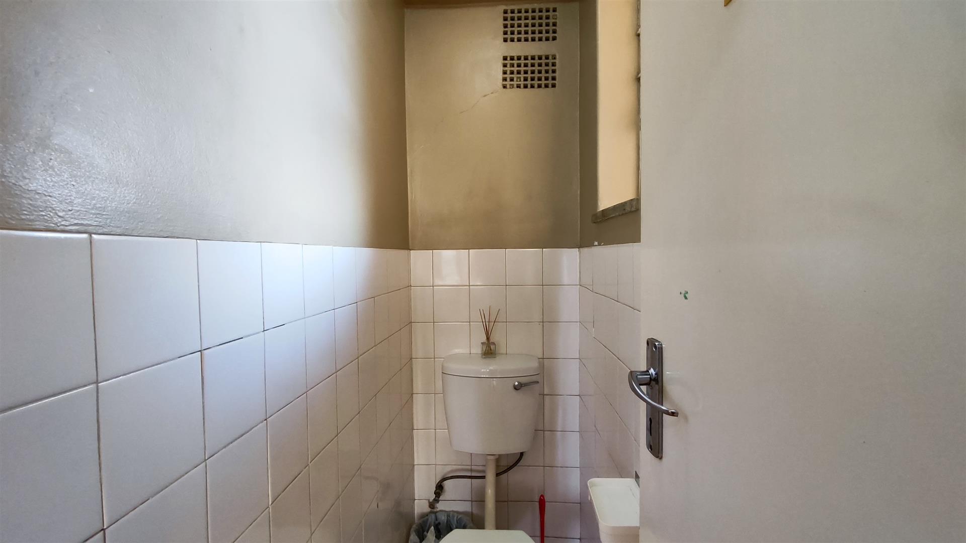 Bathroom 1 - 7 square meters of property in Kempton Park