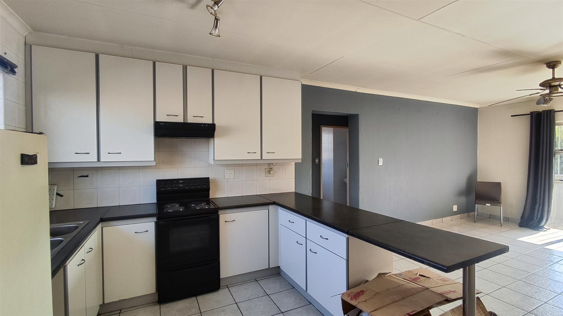 Kitchen - 14 square meters of property in Raceview