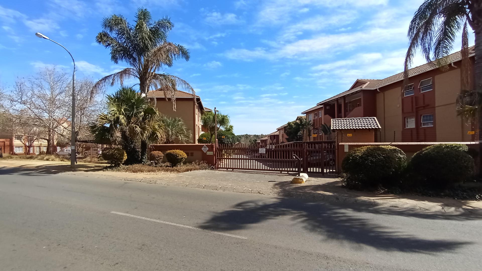 Front View of property in Weltevreden Park