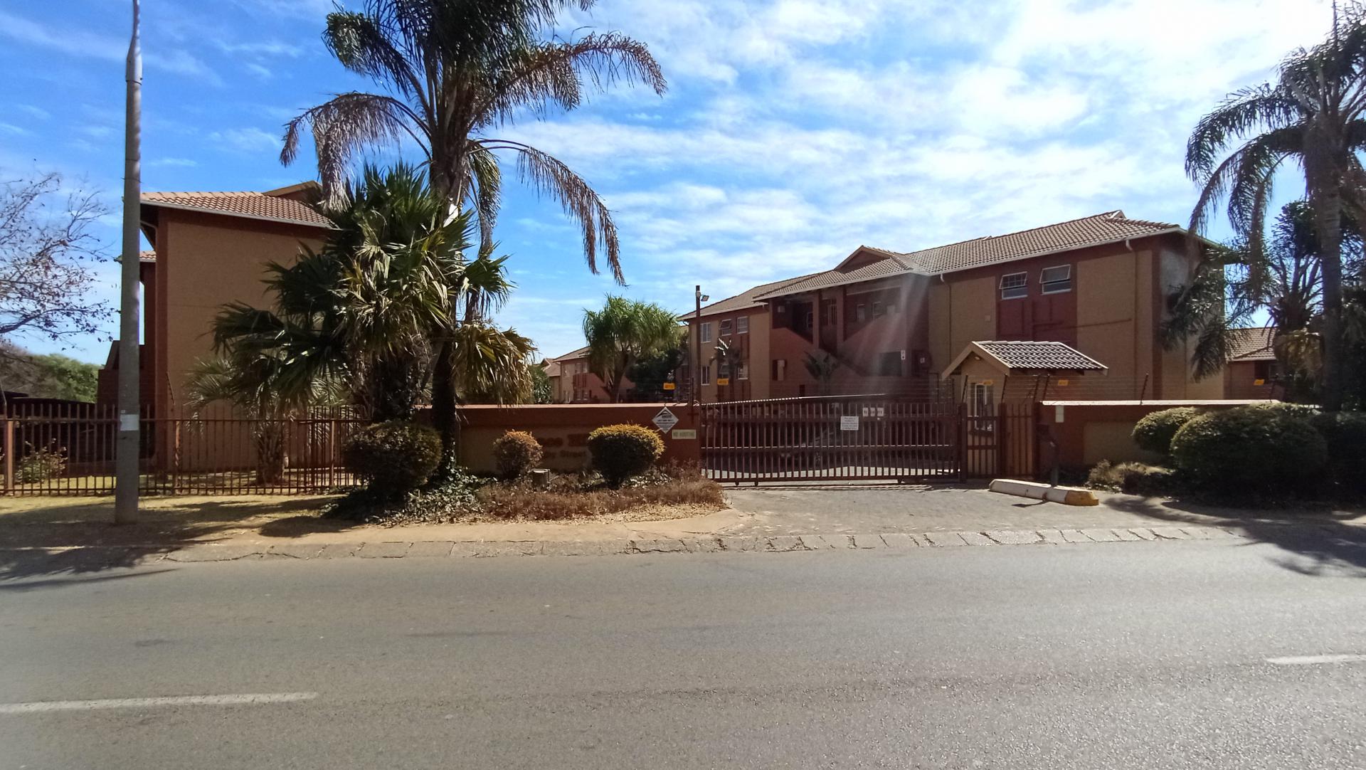 Front View of property in Weltevreden Park