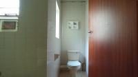 Main Bathroom - 7 square meters of property in Mondeor