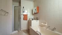 Main Bathroom - 7 square meters of property in Mondeor