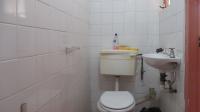 Bathroom 3+ - 3 square meters of property in Cyrildene