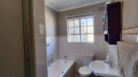 Bathroom 2 - 6 square meters of property in Verwoerdpark