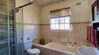 Main Bathroom - 6 square meters of property in Verwoerdpark