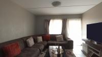 Lounges - 15 square meters of property in Heuweloord