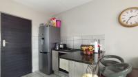 Kitchen - 7 square meters of property in Heuweloord