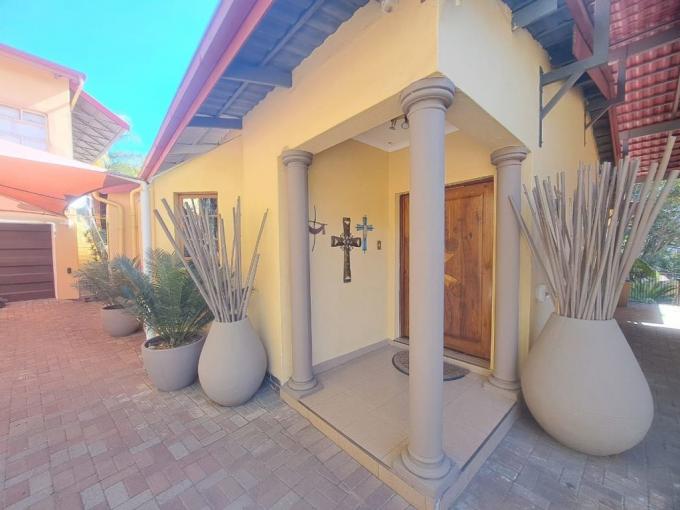 4 Bedroom House for Sale For Sale in Protea Park Remove - MR642875