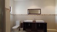 Main Bathroom - 17 square meters of property in Maroeladal