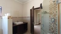 Bed Room 2 - 15 square meters of property in Maroeladal