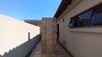 Balcony - 76 square meters of property in Maroeladal