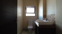 Guest Toilet - 4 square meters of property in Maroeladal