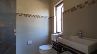 Bathroom 1 - 6 square meters of property in Maroeladal