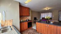 Kitchen - 13 square meters of property in Brackendowns