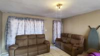 Lounges - 17 square meters of property in Brackendowns