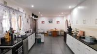 Kitchen - 28 square meters of property in Kloof 