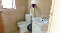 Guest Toilet - 3 square meters of property in Kloof 