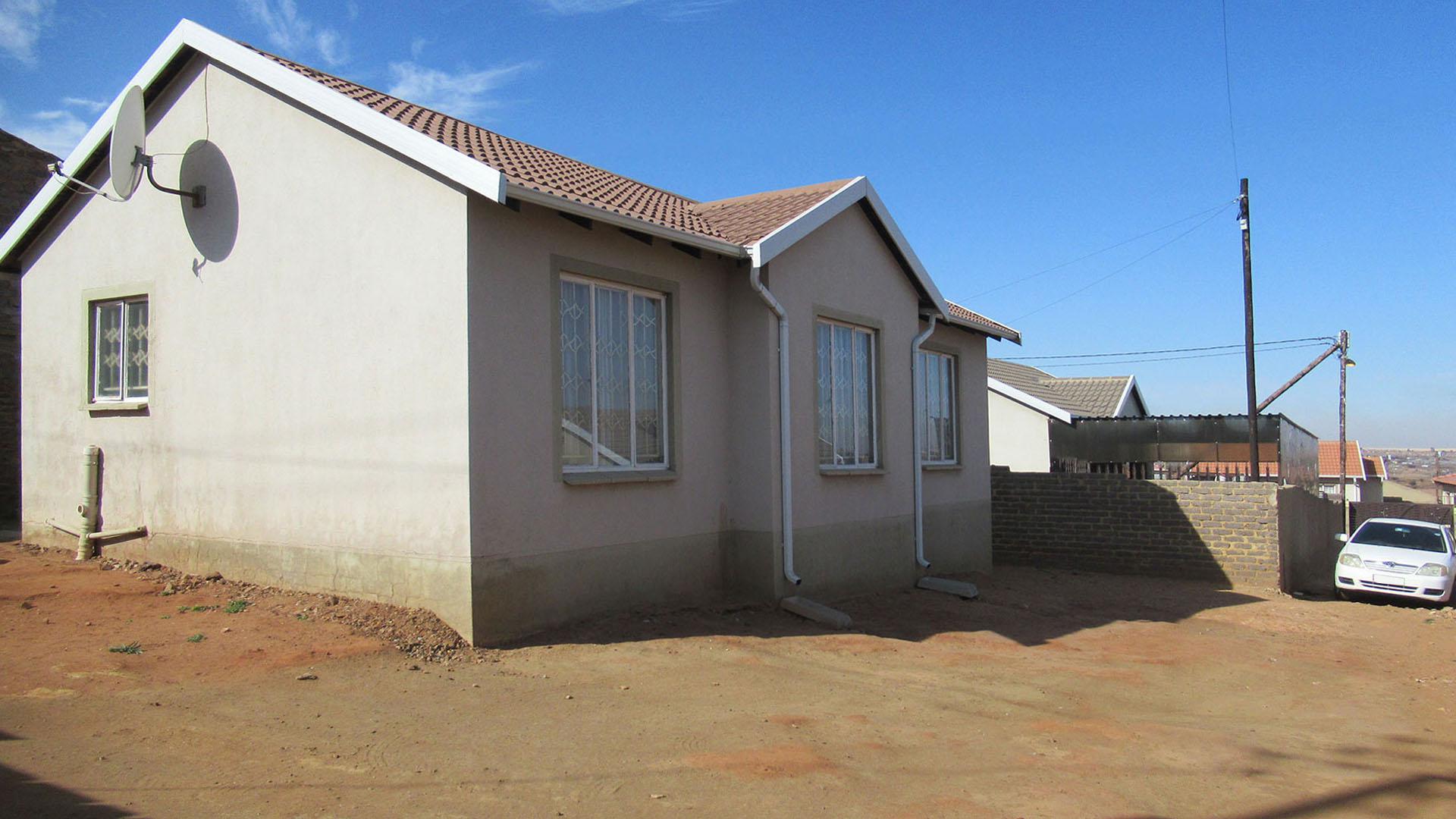 Front View of property in Chief Mogale