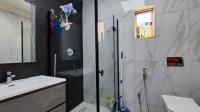 Bathroom 1 - 5 square meters of property in Ravenswood