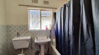 Main Bathroom - 5 square meters of property in Ravenswood